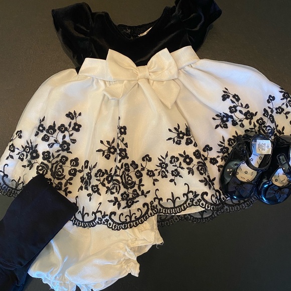 Newborn Party Dress w/Shoes & Tights - Picture 4 of 6
